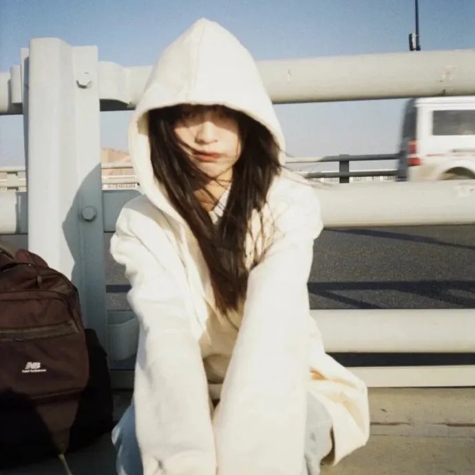 三个摩登女性